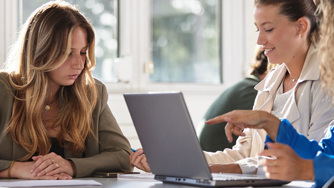 Étudiantes EGC Business School Le Mans