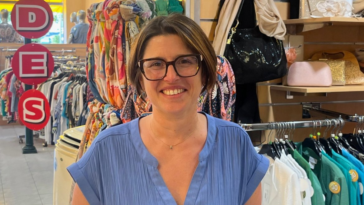 Laetitia Langlais, vêtements Paugoy à Écommoy et La Flèche.