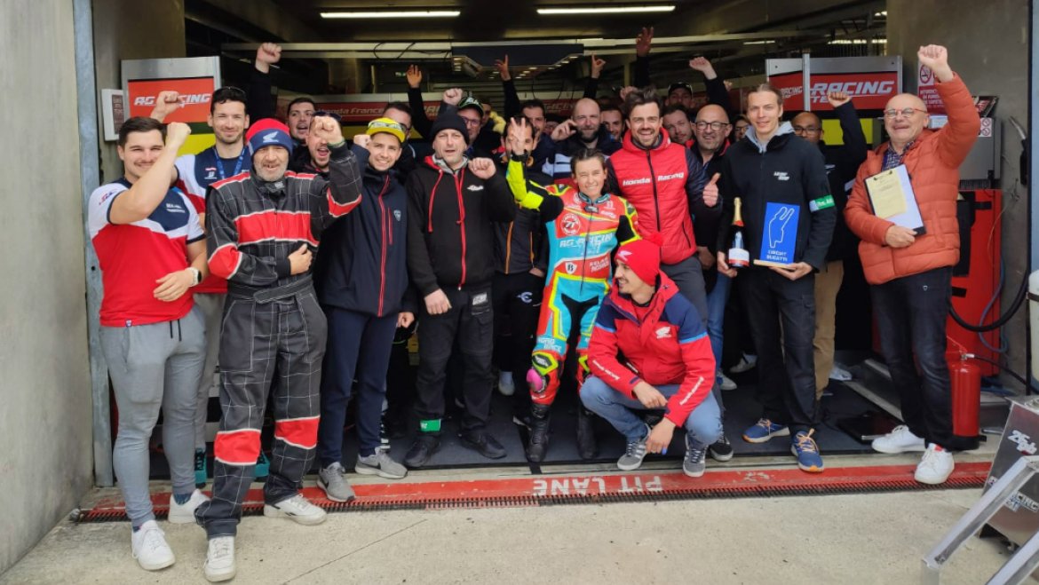 AG Racing Team, Honda n° 241, remporte le prix Escra.