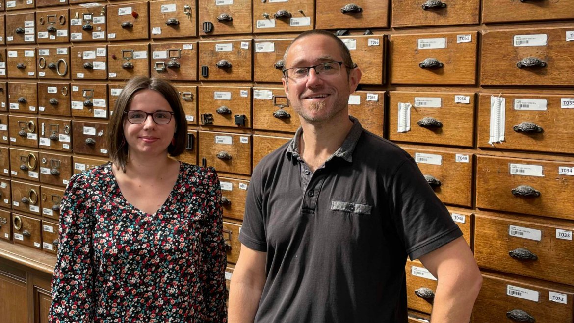Flavie Delaroue, responsable administrative et financière, et Guillaume Bruneau, responsable achats, chez Scab à Changé.