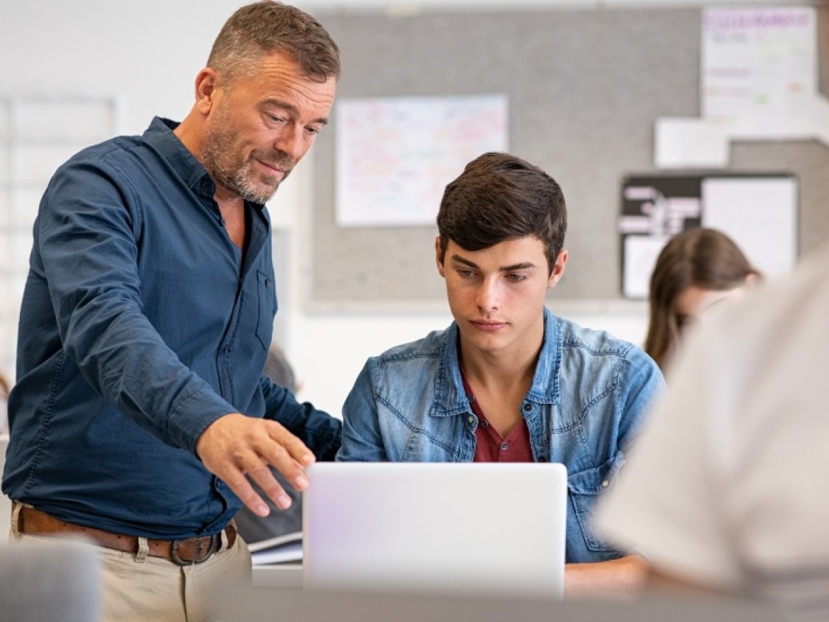 Recruter un alternant en informatique avec l’IIA, l’Institut Informatique Appliquée