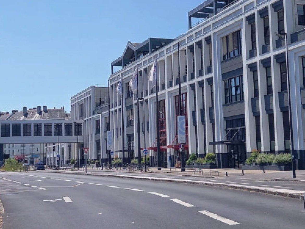 location bureau nantes salorges