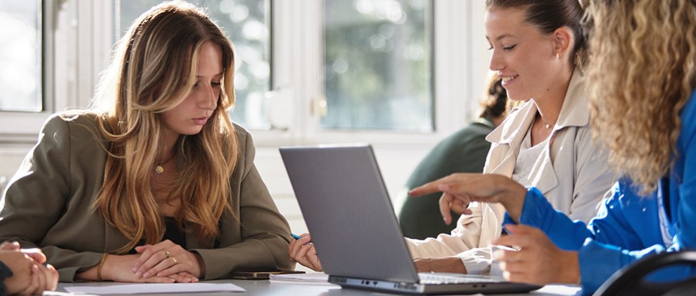 Étudiantes EGC Business School Le Mans