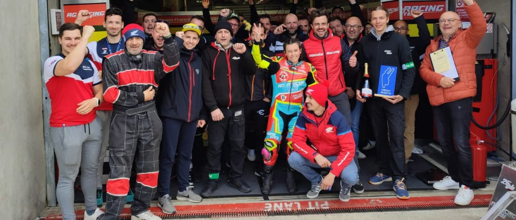 AG Racing Team, Honda n° 241, remporte le prix Escra.