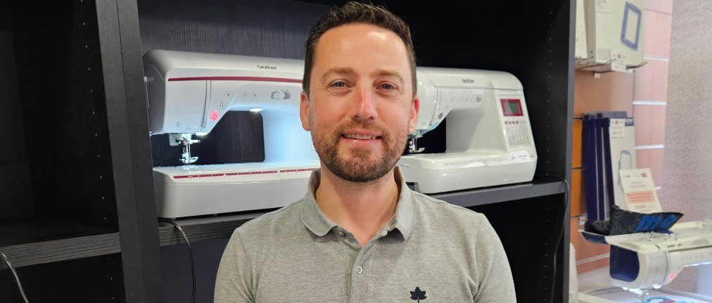 Julien Lenoir, dirigeant de Jumac Machine à Coudre au Mans.
