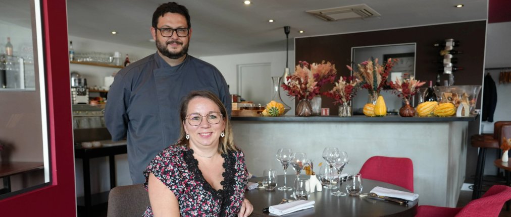Julien Piton et Ludivine Common, gérants du restaurant L'Écarlate à Trangé