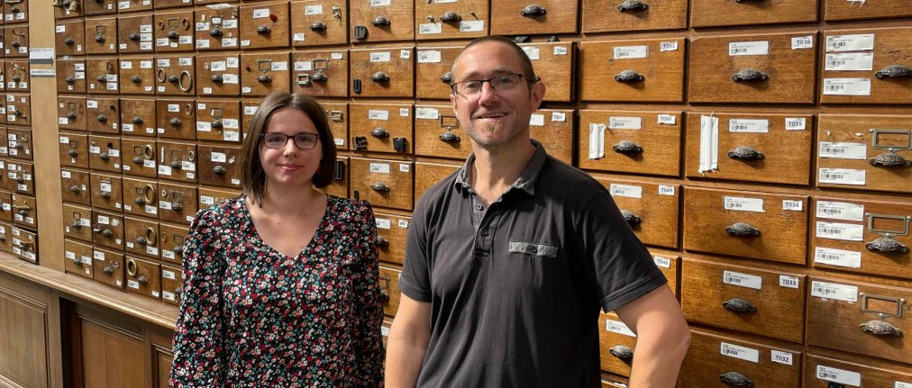 Flavie Delaroue, responsable administrative et financière, et Guillaume Bruneau, responsable achats, chez Scab à Changé.