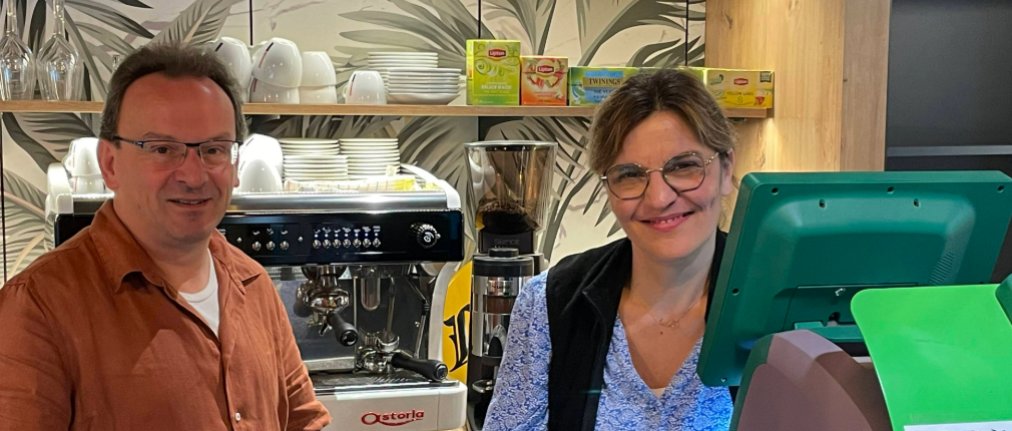 Jacques et Sabrina Heurtebise, buralistes à Yvré-l'Évêque.